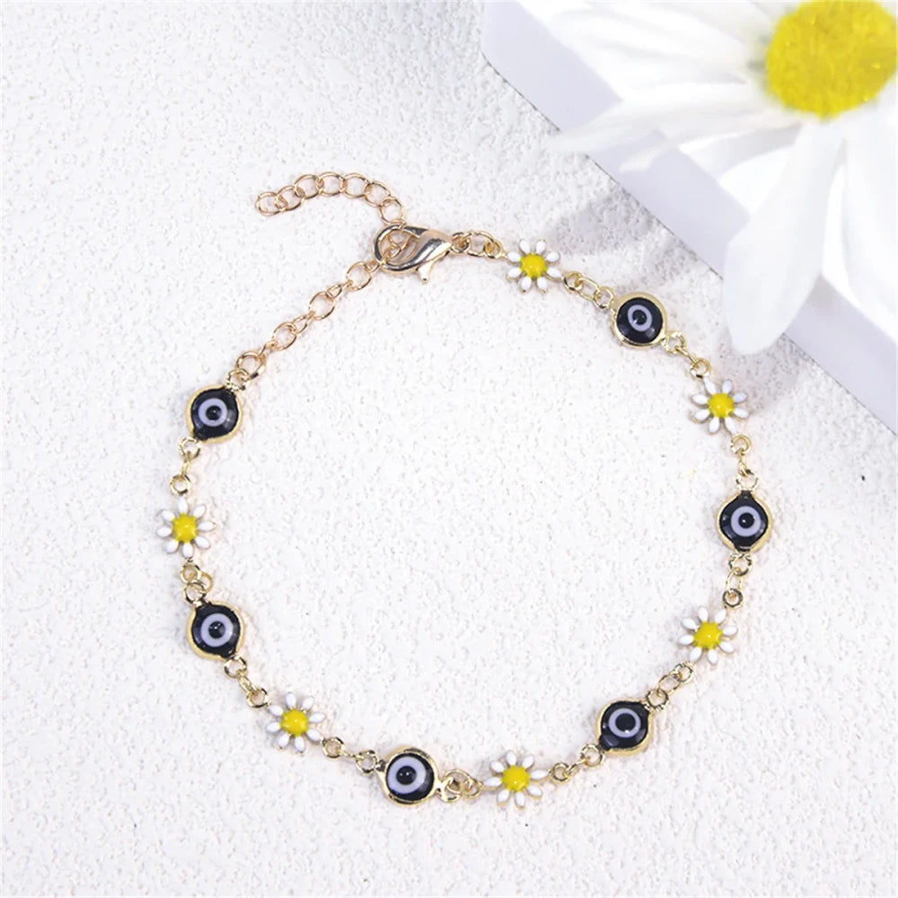 Minimalist Daisy Flower Charm Bracelet – Gold Tone
