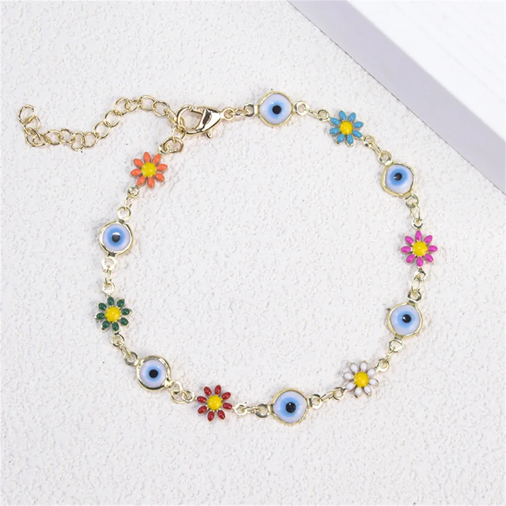 Minimalist Daisy Flower Charm Bracelet – Gold Tone