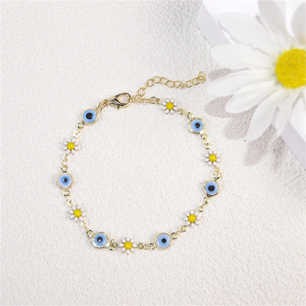 Minimalist Daisy Flower Charm Bracelet – Gold Tone